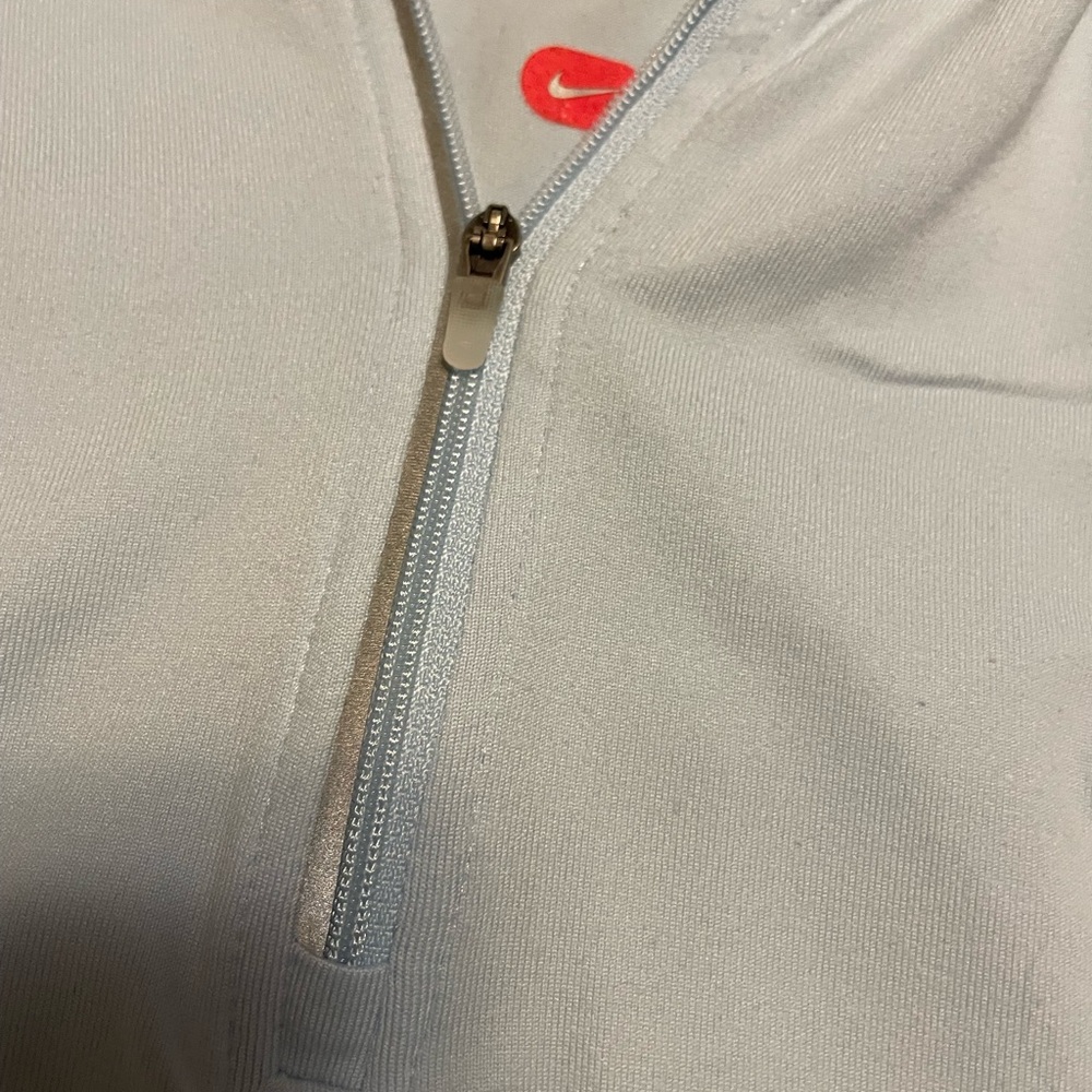 Nike - Picture 3 of 5